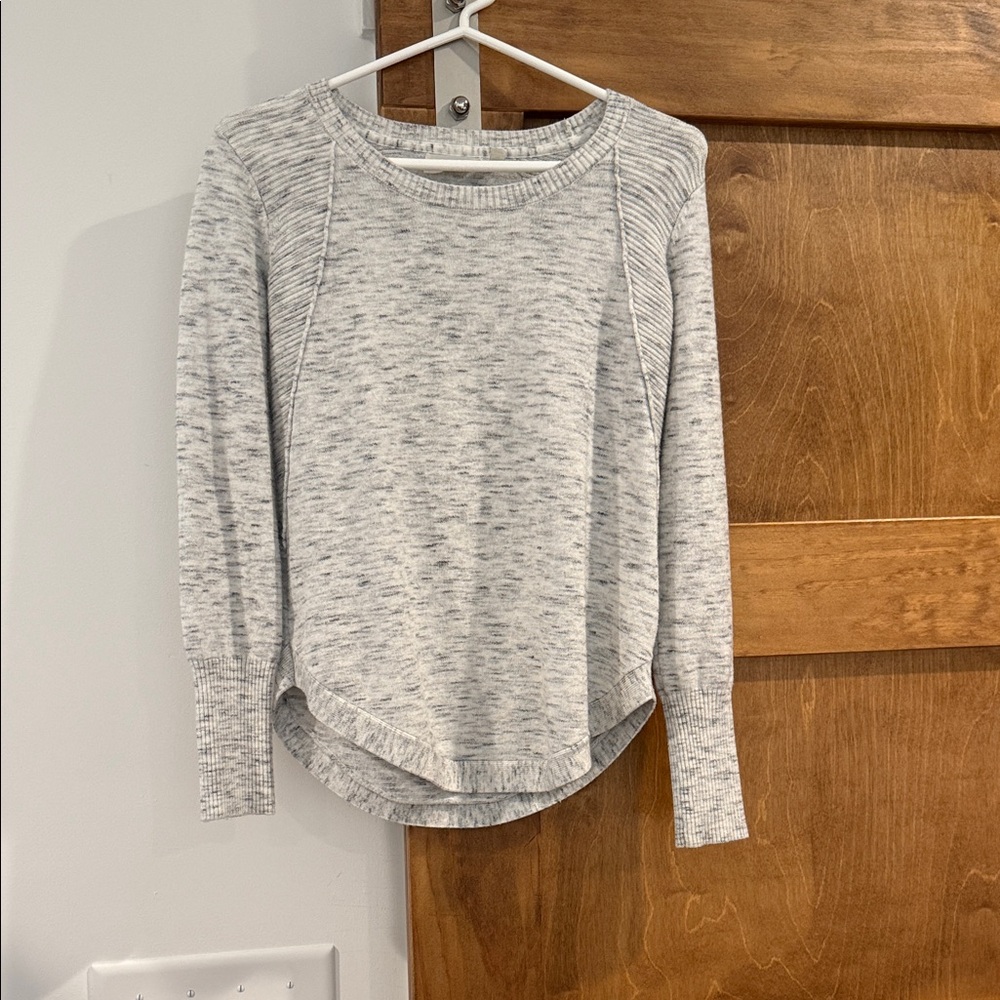 Women's Gray Long Sleeve sweater